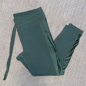 Fabletics High Waisted Leggings !!